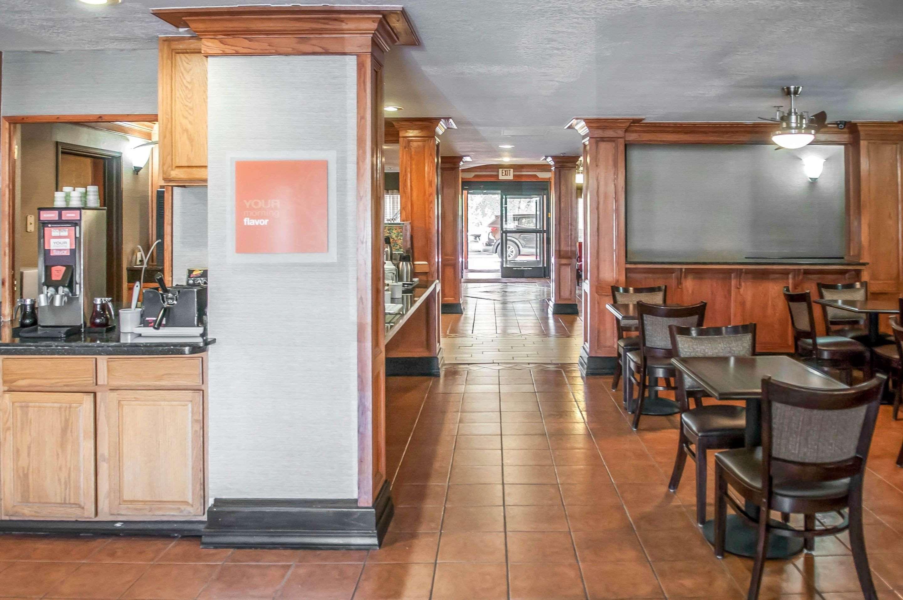 Comfort Suites Albuquerque-North Journal Center 3*