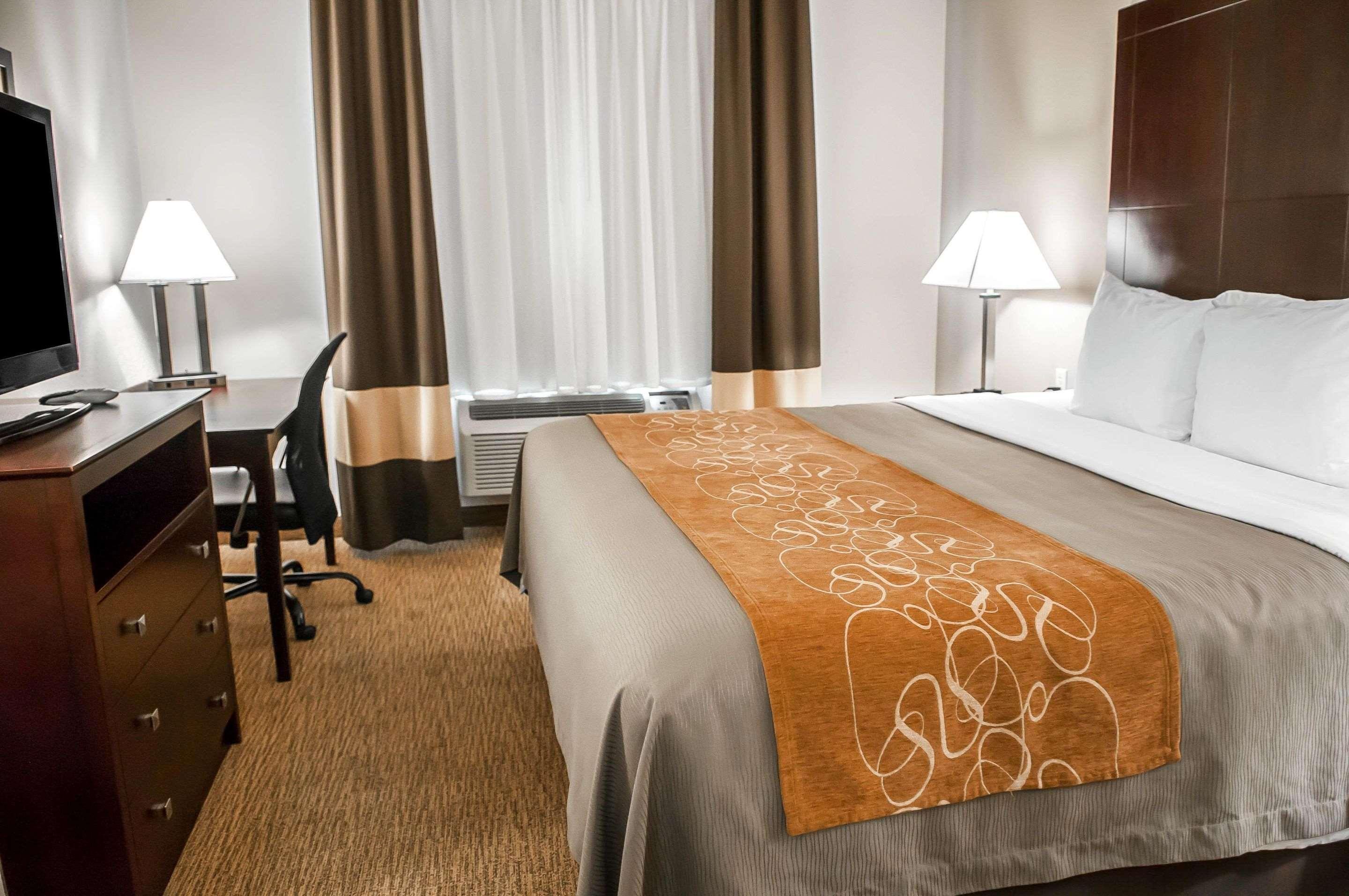 Comfort Suites Albuquerque-North Journal Center Hotel 3*