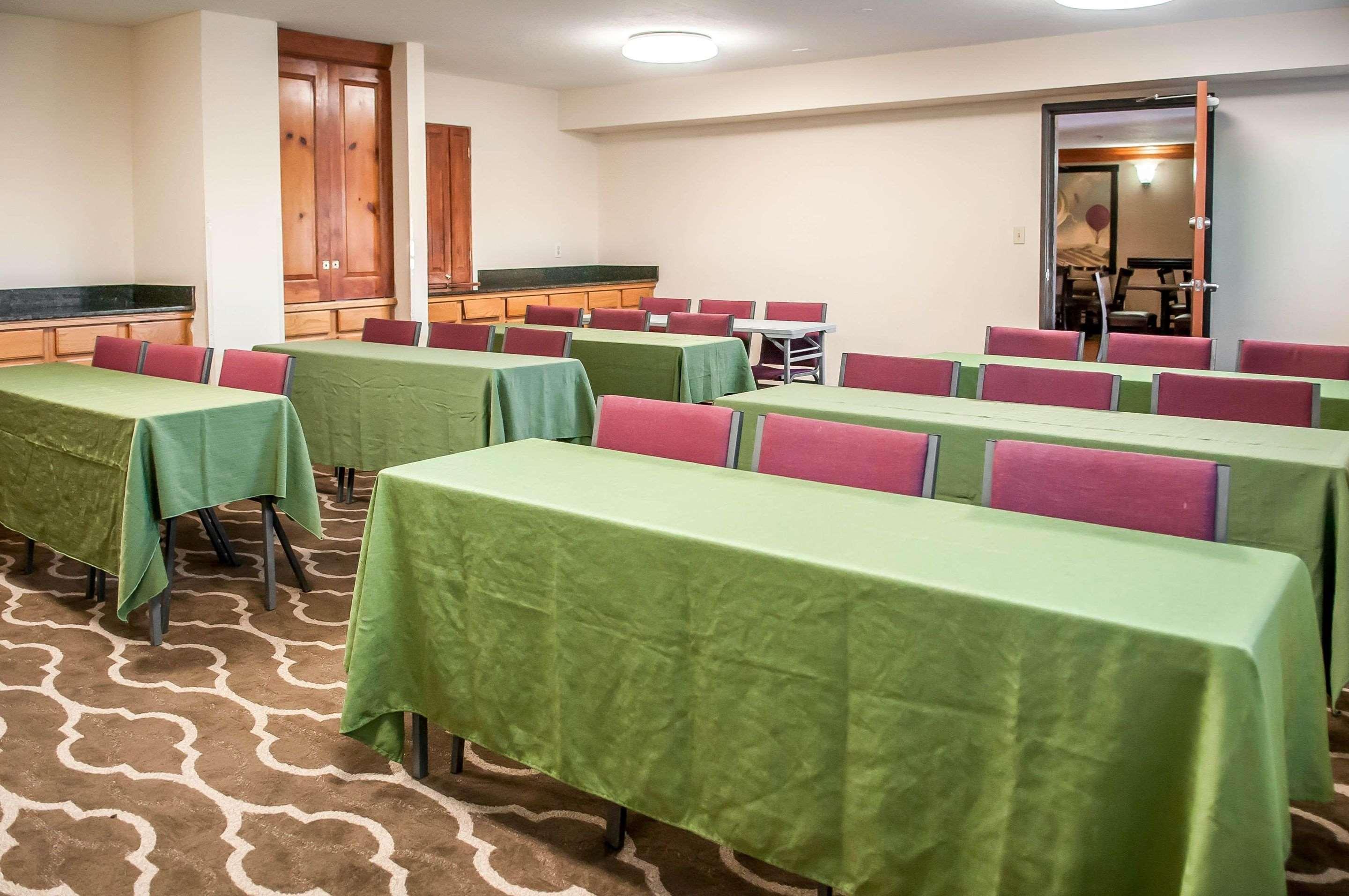 Comfort Suites Albuquerque-North Journal Center 3*