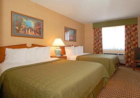 Comfort Suites Albuquerque-North Journal Center Hotel 3*