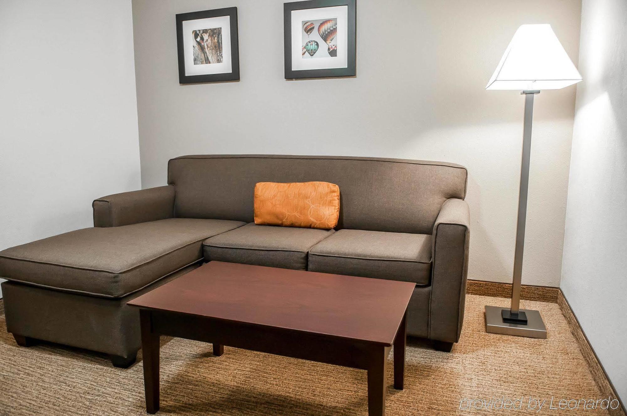 Hotel Comfort Suites Albuquerque-North Journal Center 3*